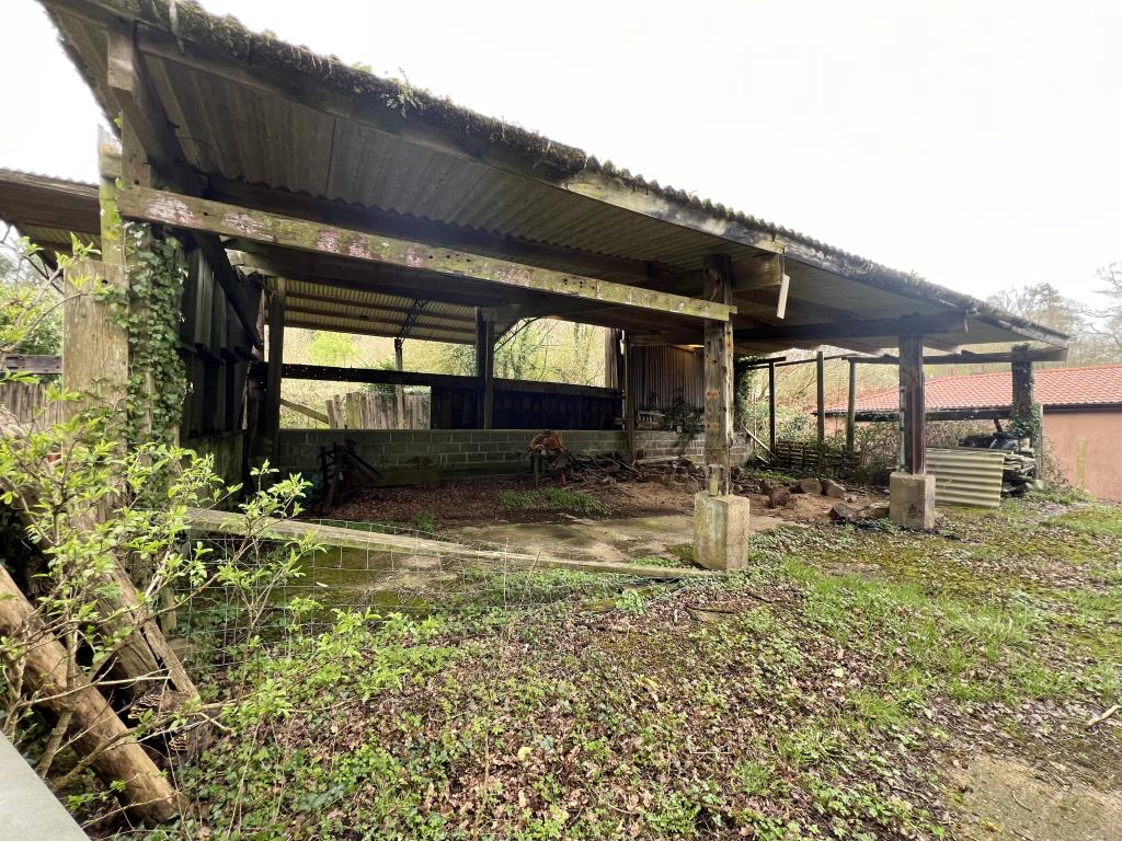 Lot: 143 - LAND AND BARNS WITH PRIOR PLANNING APPROVAL GRANTED - General view of side barn